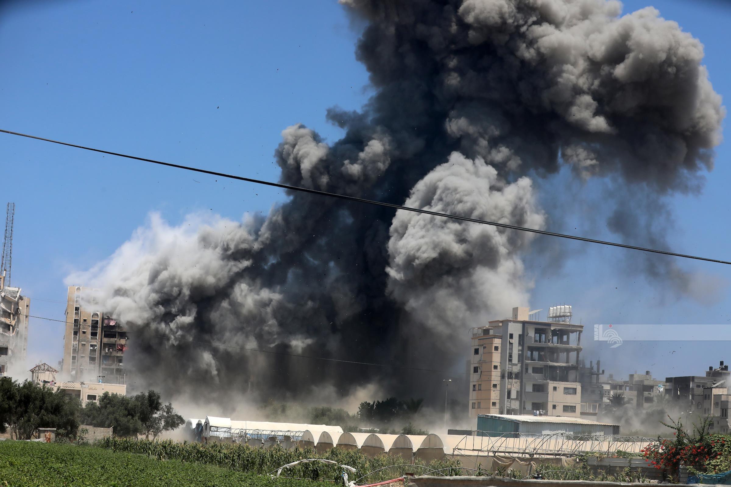 قصف على النصيرات.